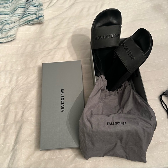 BALENCIAGA RUBBER LOGO POOL SLIDES - BLACK - Picture 2 of 6
